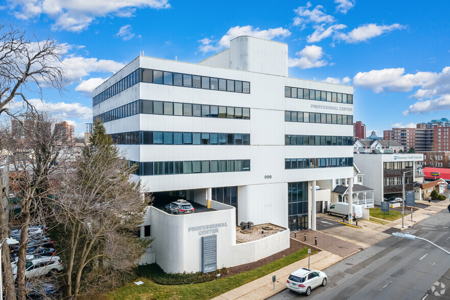 Primary Photo Of 999 Summer St, Stamford Medical For Lease