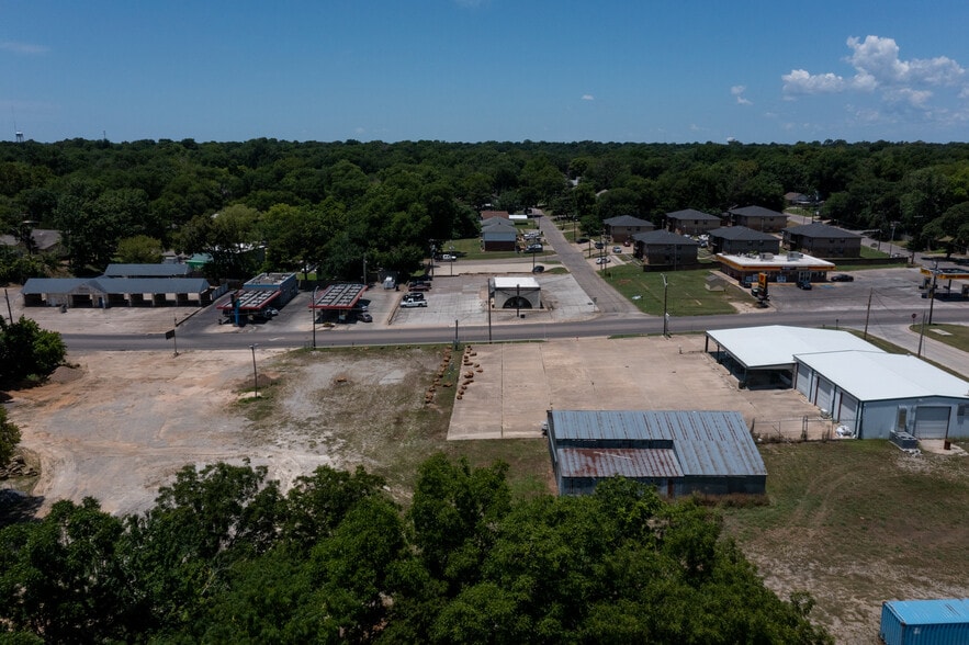 More Photos Of 1210 N 1st Ave, Durant Warehouse For Sale