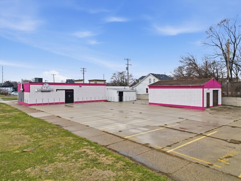 More Photos Of 20903 Dequindre Rd, Hazel Park Warehouse For Lease