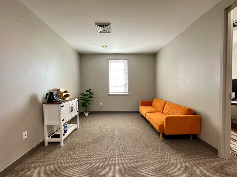 More Photos Of 2010 S 8th St, Saint Louis Office For Lease