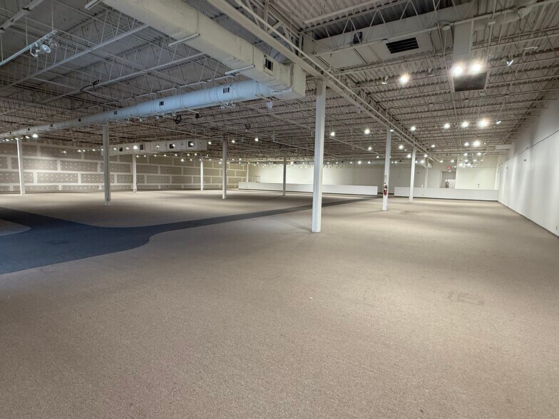 More Photos Of 2111-2113 8th St S, Wisconsin Rapids Department Store For Lease
