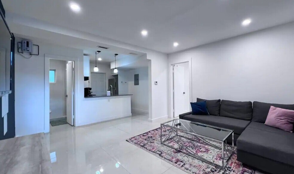 More Photos Of 2201 Greene St, Hollywood Apartments For Sale