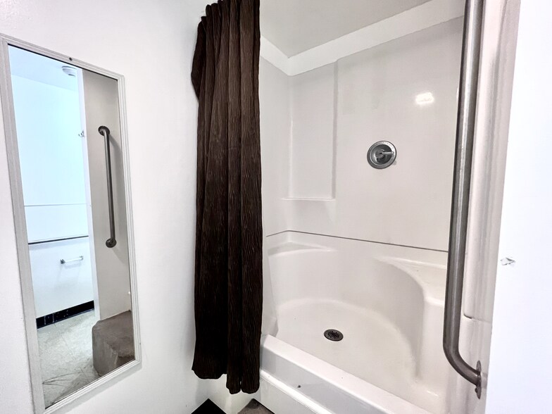 More Photos Of 144 E Santa Clara St, Arcadia Warehouse For Lease