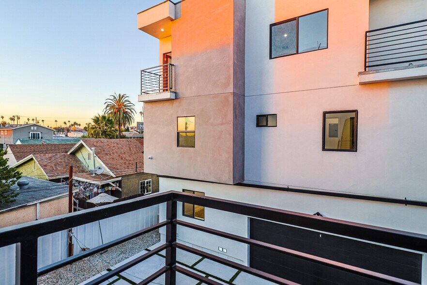 More Photos Of 4842 W 17th St, Los Angeles Apartments For Sale
