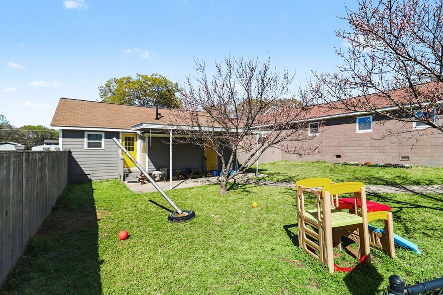 More Photos Of 983 Forest Ave, Forest Park Daycare Center For Sale