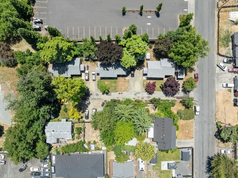 More Photos Of 307 Tussey Ln, Grants Pass Apartments For Sale