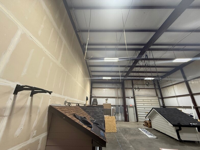 More Photos Of 1907 E US Highway 80, White Oak Office For Sale