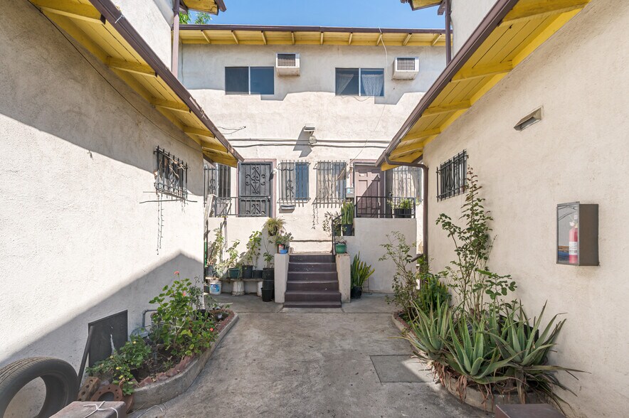 More Photos Of 1727 Bellevue Ave, Los Angeles Apartments For Sale