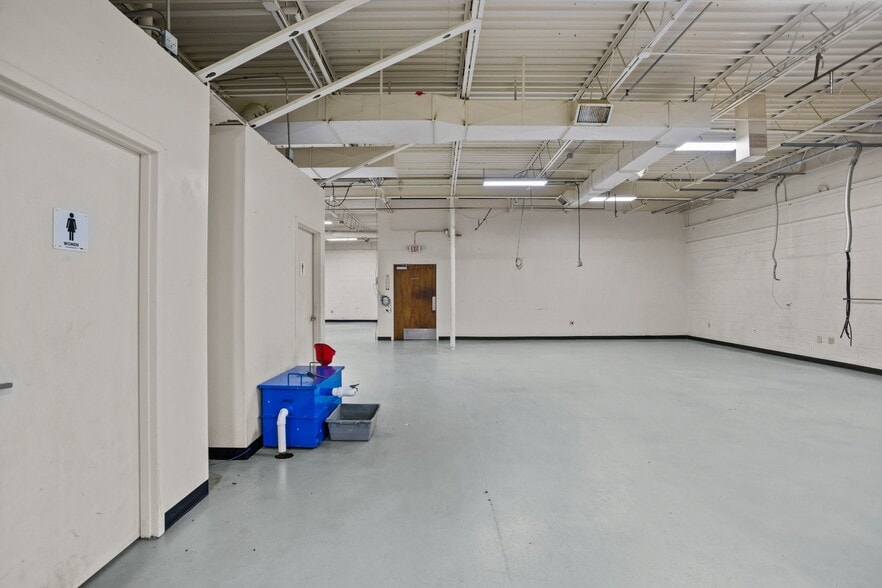 More Photos Of 157 Industrial Dr, King Warehouse For Lease