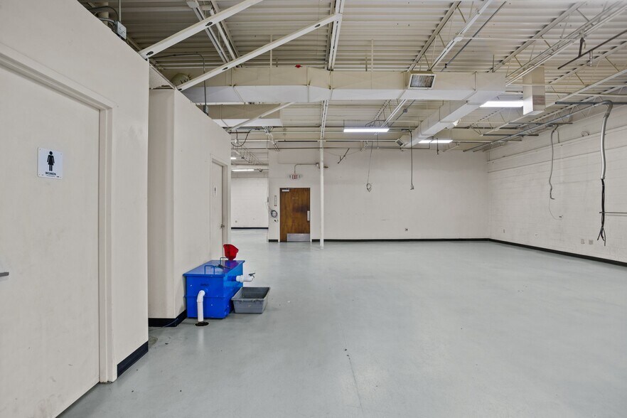 More Photos Of 157 Industrial Dr, King Warehouse For Lease