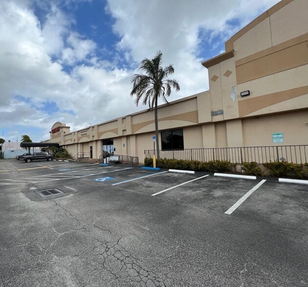 More Photos Of 2154 Zip Code Pl, West Palm Beach General Retail For Lease