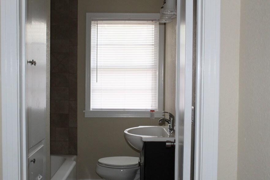 More Photos Of 5605 George Bush Dr, Katy Medical For Lease