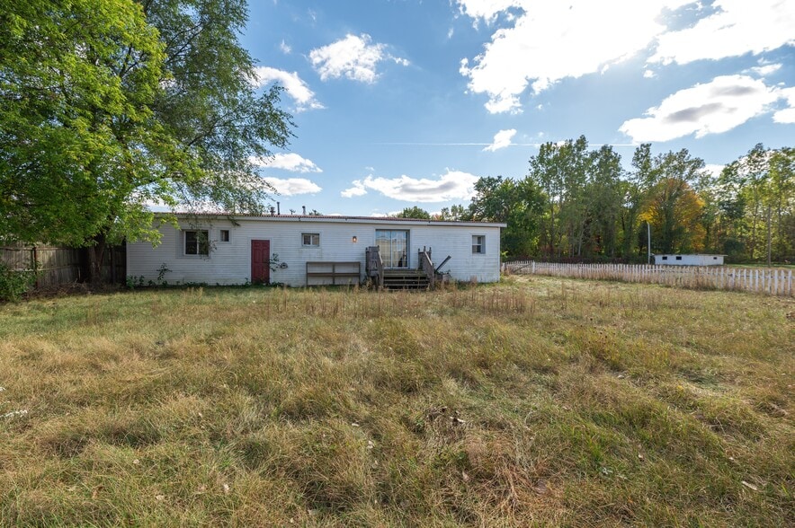 More Photos Of 3905 32nd St, Port Huron Truck Terminal For Sale