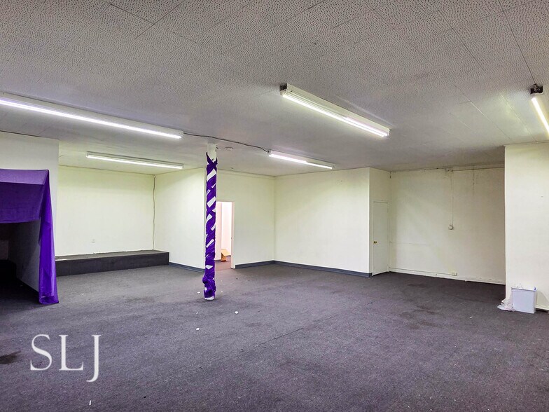More Photos Of 221 W Jefferson Blvd, Dallas Storefront For Lease