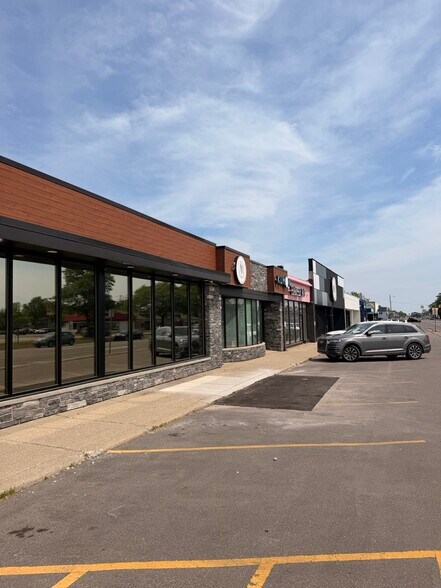 More Photos Of 28142 Woodward Ave, Royal Oak Storefront For Lease