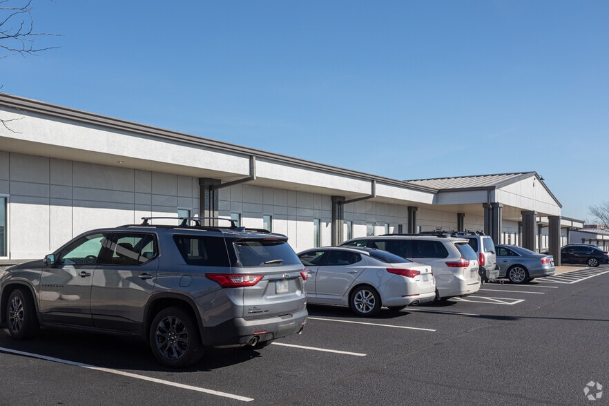 More Photos Of 2704 SE Otis Corley Dr, Bentonville Office For Lease