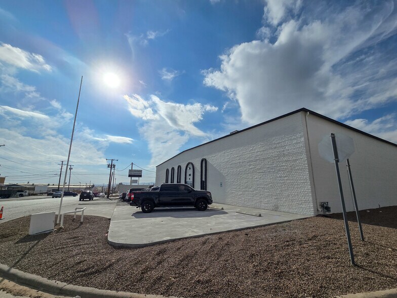 More Photos Of 1041 Eastside Rd, El Paso Warehouse For Sale
