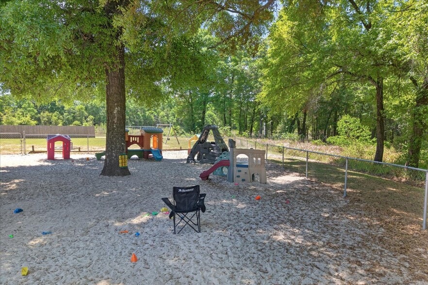 More Photos Of 100 Duggan Ave, Crestview Specialty For Sale