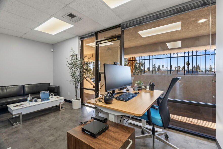 More Photos Of 4600 W American Ave, Bakersfield Office For Sale