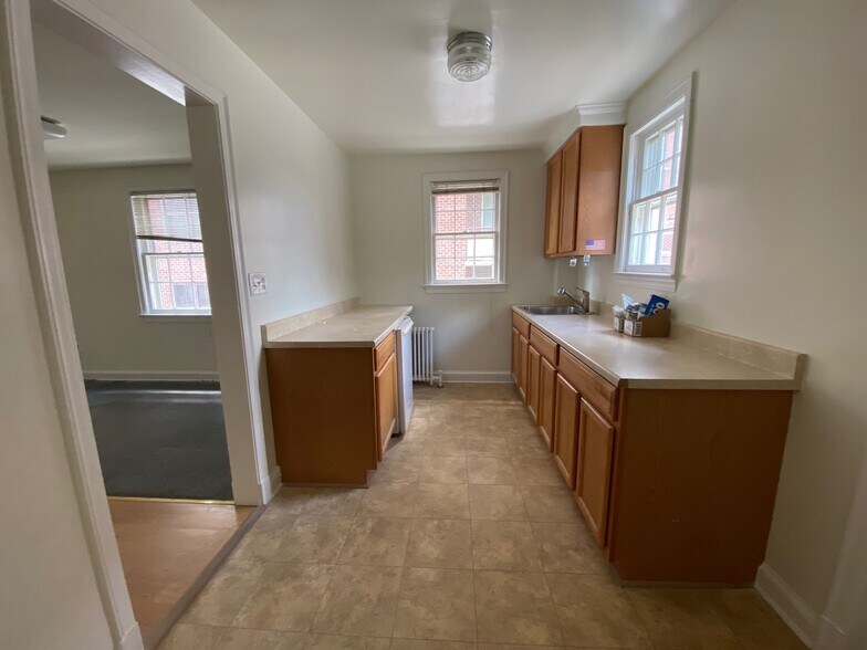 More Photos Of 4713 Maple Ave, Bethesda Office For Sale