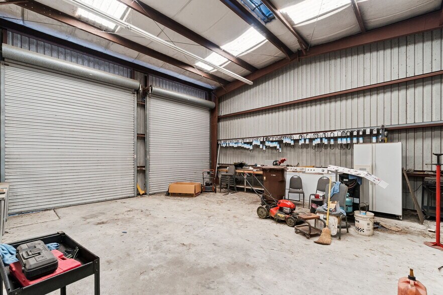 More Photos Of 11 W Magnolia St, Davenport Warehouse For Sale