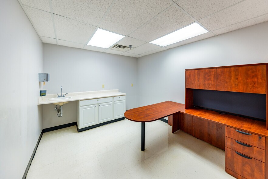 More Photos Of 909 E St Patrick St, Rapid City Storefront Retail Office For Sale