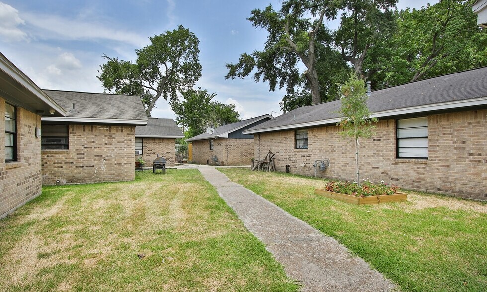 More Photos Of 8814 Manus St, Houston Apartments For Sale