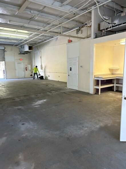 More Photos Of 28631 N Diesel Dr, Bonita Springs Light Manufacturing For Lease