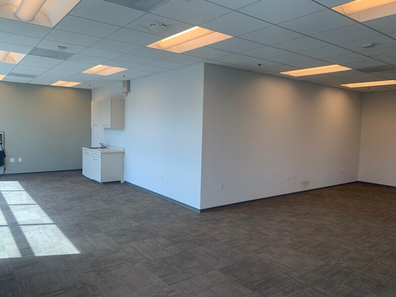 More Photos Of 861-881 Parkview Dr N, El Segundo Office For Sale