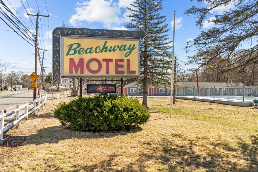 More Photos Of 82 Beach Rd, Salisbury Hospitality For Sale