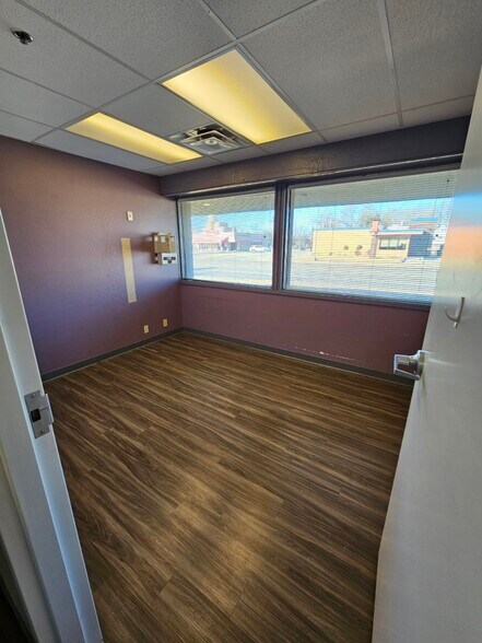 More Photos Of 601 W Owen K Garriott Rd, Enid Office For Sale