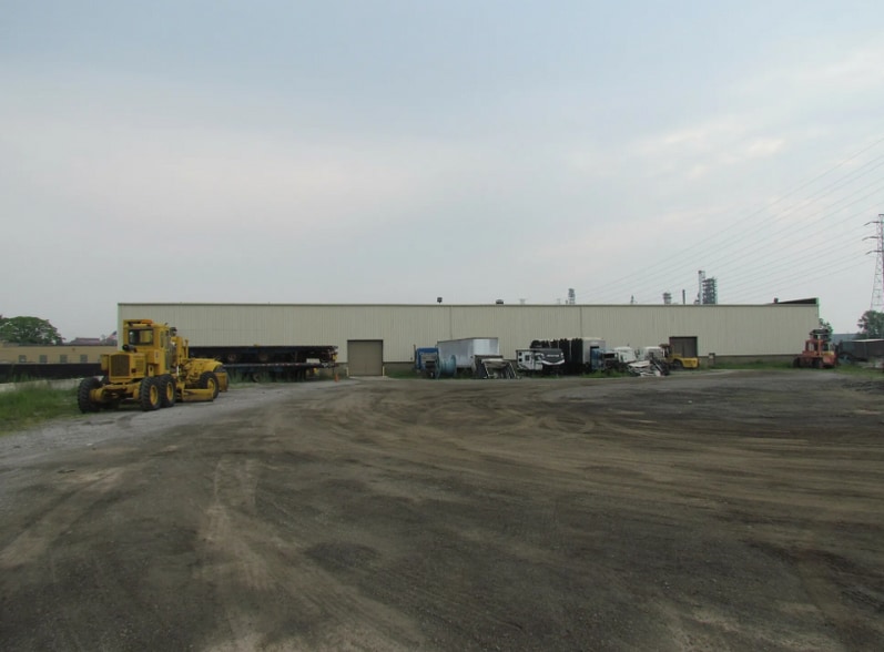 More Photos Of 17065 Hess St, Melvindale Manufacturing For Sale