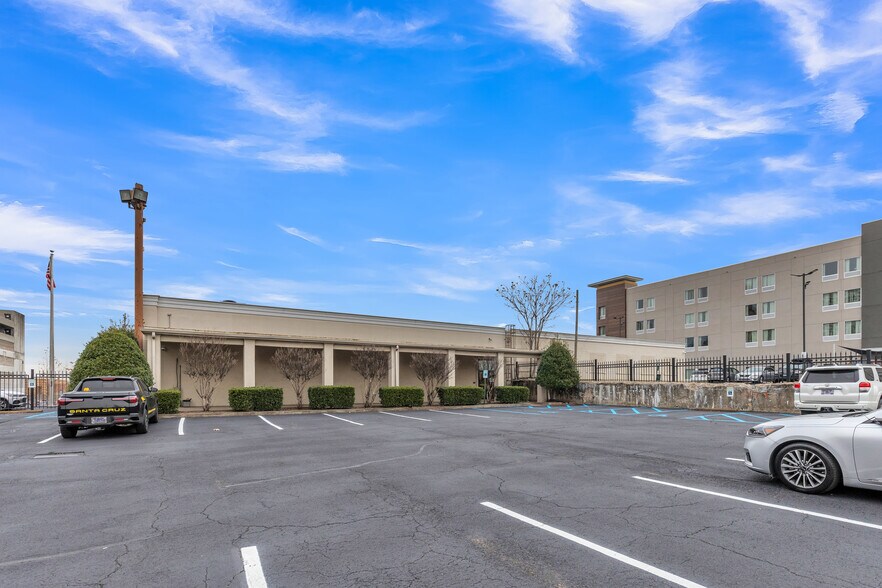 More Photos Of 309 Monroe Ave, Memphis Office For Sale