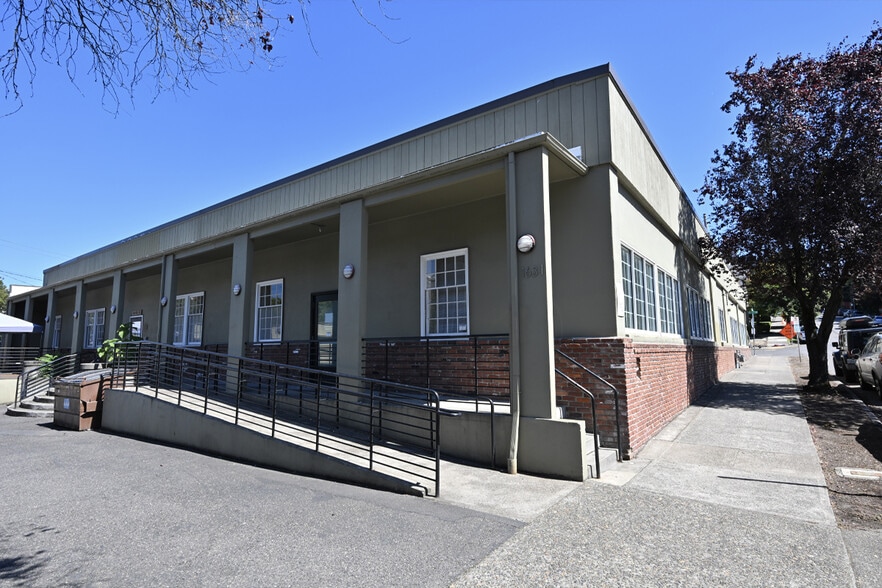 More Photos Of 1631 SW Columbia St, Portland Office For Lease