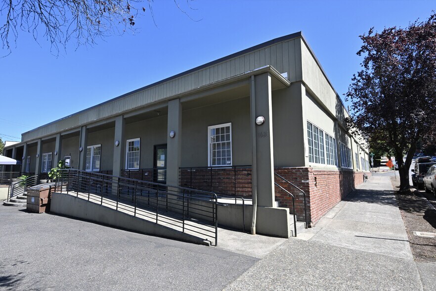 More Photos Of 1631 SW Columbia St, Portland Office For Lease