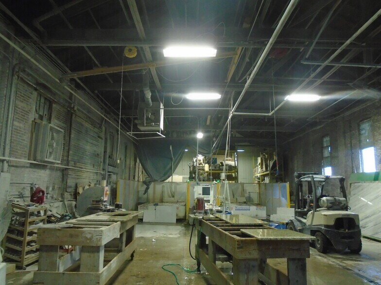 More Photos Of 1445 W Chestnut Expy, Springfield Warehouse For Lease