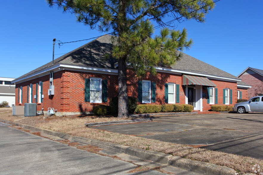 Primary Photo Of 4183 Carmichael Rd, Montgomery Office For Lease