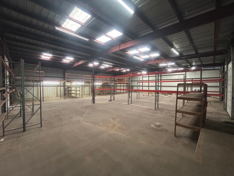More Photos Of 1921 N Harrison Ave, Pocatello Flex For Sale