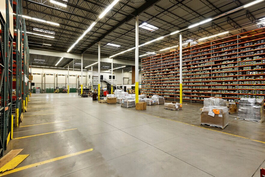 More Photos Of 2500 NE Kennedy St, Minneapolis Warehouse For Sale