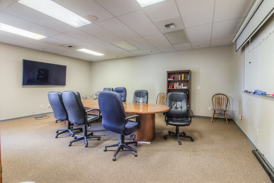 More Photos Of 445 Barnard Blvd, Sunnyside Office For Sale