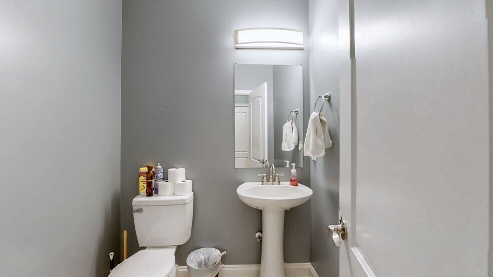 More Photos Of 239 Veterans Pky, Murfreesboro Office For Sale