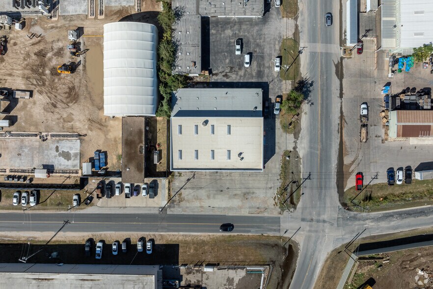 More Photos Of 625 Industrial Blvd, Austin Warehouse For Lease