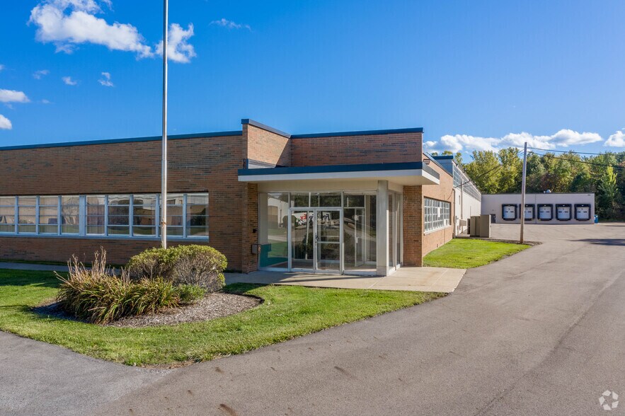 More Photos Of 1366 Commerce Dr, Stow Manufacturing For Lease