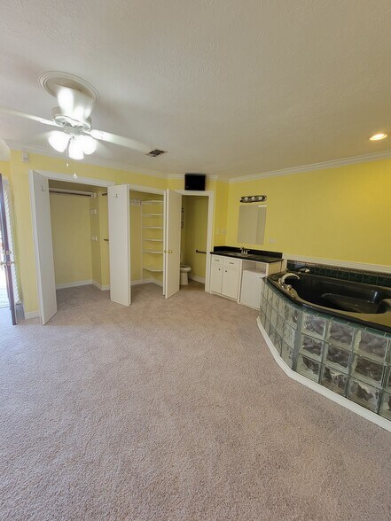 More Photos Of 2318 Crows Nest Dr, League City Specialty For Sale