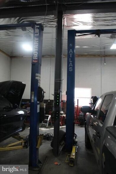 More Photos Of 706 N East St, Frederick Auto Repair For Lease