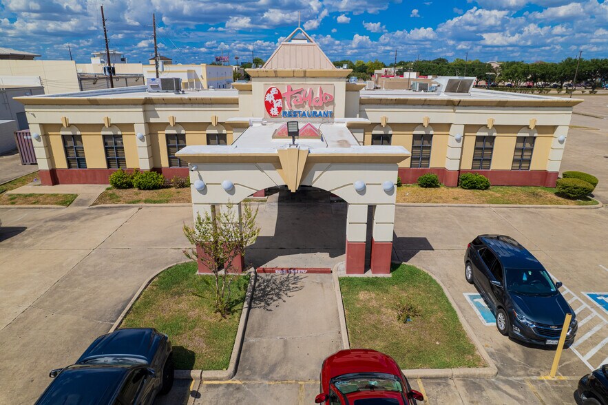 More Photos Of 2529 S 6 Hwy, Houston Restaurant For Sale