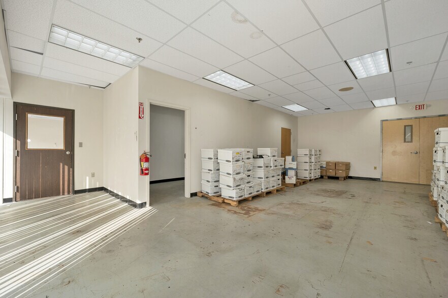 More Photos Of 41 Simon St, Nashua Flex For Lease