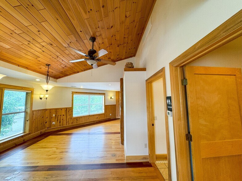 More Photos Of W1734 North St, Green Lake Office For Sale