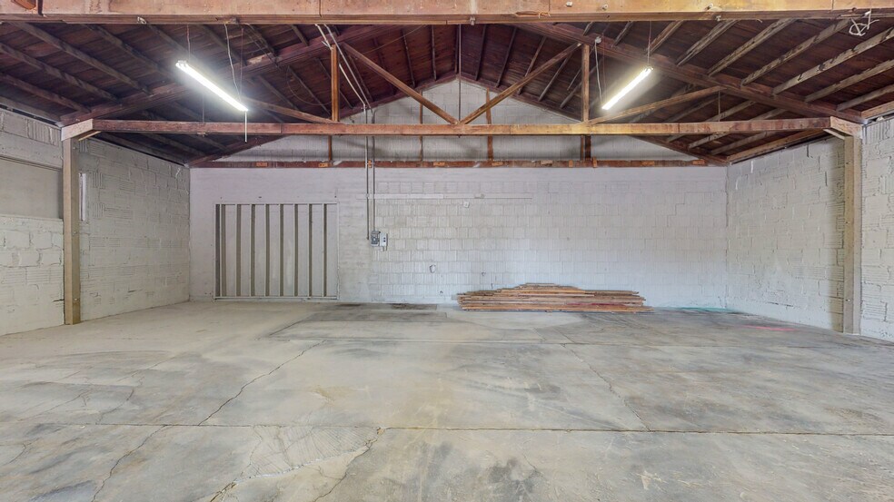 More Photos Of 288 Main St S, Hansen Warehouse For Lease