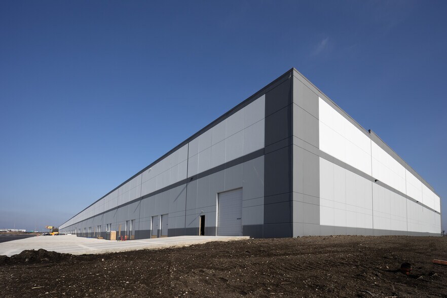 More Photos Of 18300 Snow Rd, Brook Park Unknown For Lease